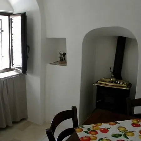 펜션 Rocca Giulia 오스투니